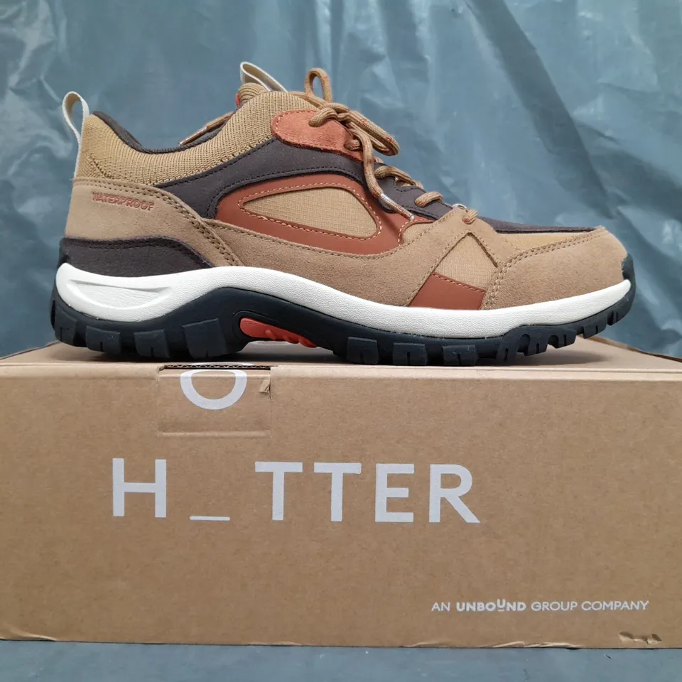 BOXED PAIR OF HOTTER SHOES IN CAMEL/MULTI SIZE UK 9