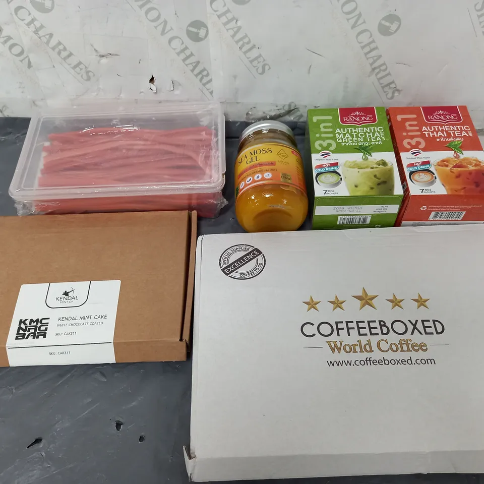 APPROXIMATELY 4 ASSORTED FOOD ITEMS TO INCLUDE - KENDAL MINT CAKE, STRAWBERRY LACES, AND RANONG MATCHA ETC.