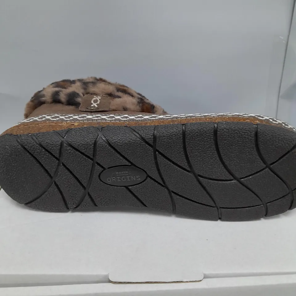 EARTH ORIGINS EMMALYN SUEDE HOUSE BOOTIE SLIPPER SIZE 8