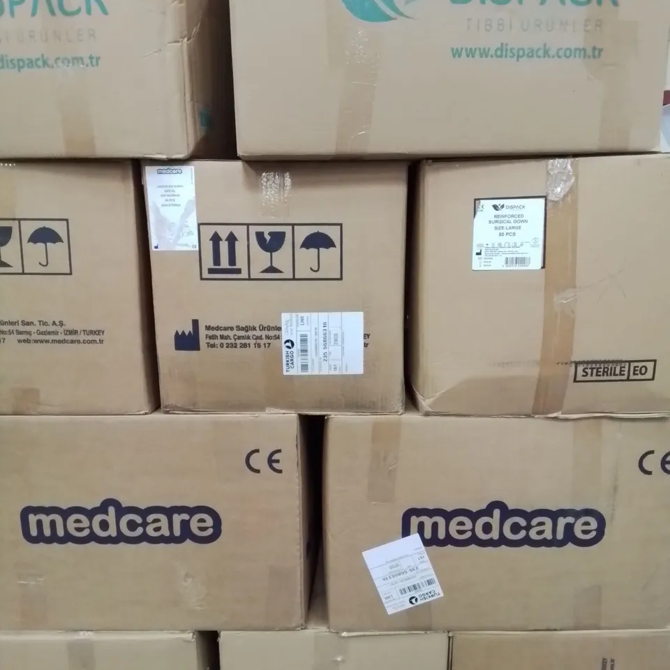 PALLET OF APPROXIMATELY 1,000 ASSORTED BRAND NEW GOWNS TO INCLUDE - DISPACK REINFORCED SURGICAL GOWNS IN SIZE LARGE & MEDCARE LAMINATED GOWNS IN SIZE XL
