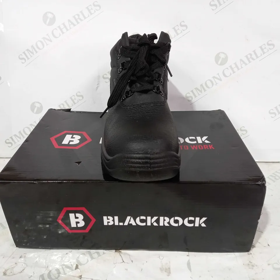 BOXED PAIR OF BLACKROCK CHUKKA BOOTS IN BLACK UK SIZE 5