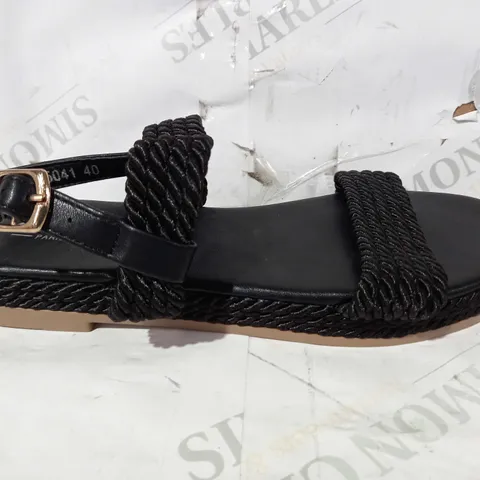 BOXED PAIR OF CM PARIS SLING BACK ROPE DETAIL FLATFORM SANDALS IN BLACK EU SIZE 40
