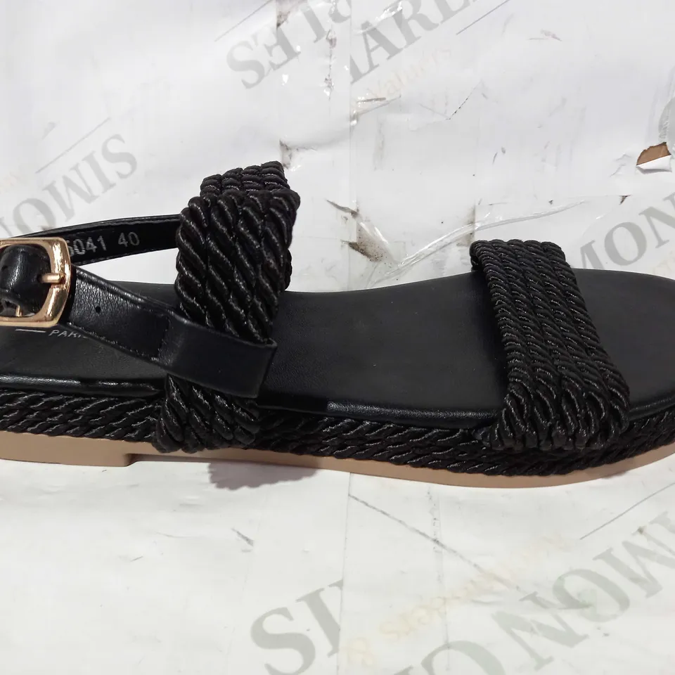 BOXED PAIR OF CM PARIS SLING BACK ROPE DETAIL FLATFORM SANDALS IN BLACK EU SIZE 40