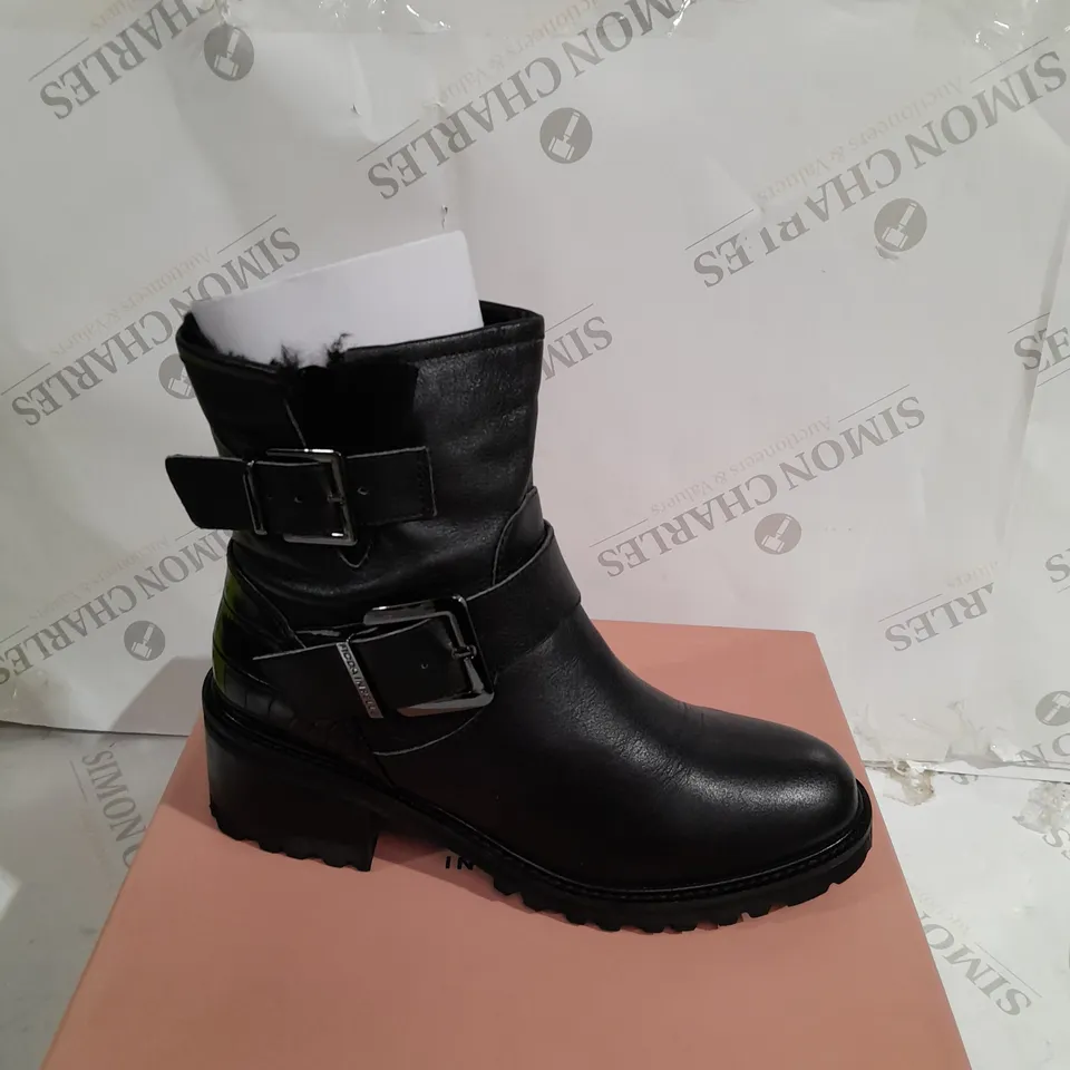 BOXED PAIR OF MODA IN PELLE CORNELLE BLACK LEATHER BOOTS - SIZE 6