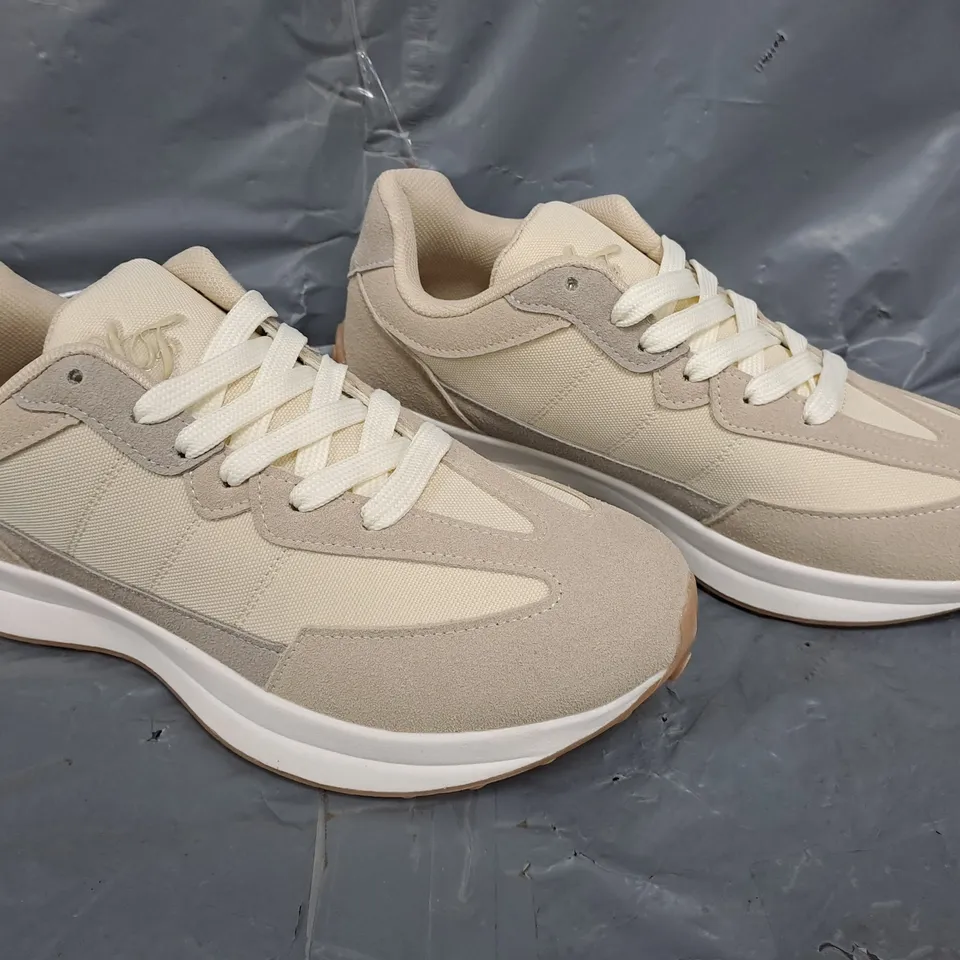 BOXED PAIR OF LOYALTY AND FAITH SHOES IN OFF-WHITE/GREY SIZE UK 5
