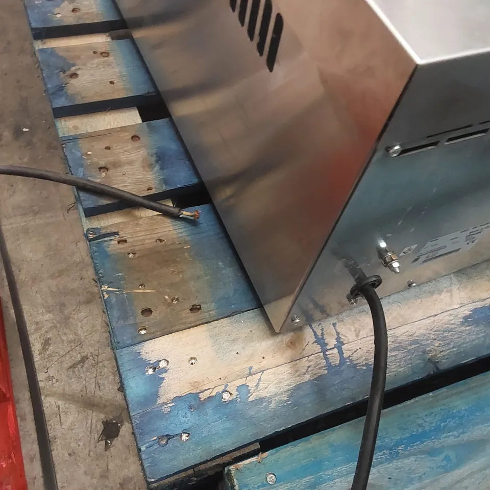 LINCAT PO69X SINGLE-DECK ELECTRIC COUNTERTOP PIZZA OVEN