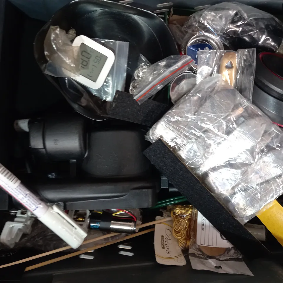 LOT OF APPROXIMATELY 10 ASSORTED HOUSEHOLD ITEMS TO INCLUDE ICETOOLZ FREEWHEEL TOOL, AURORA LAUNDRY CONDITIONER, ETC