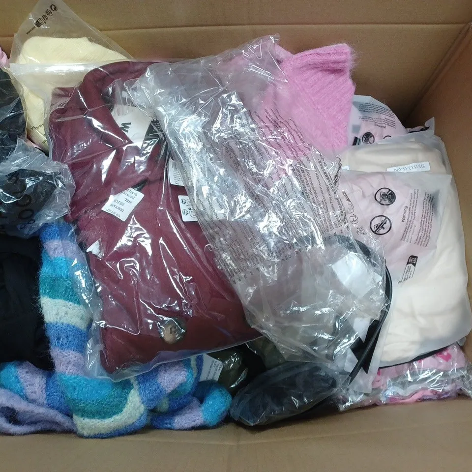 BOX OF APPROXIMATELY 30 ASSORTED CLOTHING ITEMS TO INCUDE - SOCKS , BELT , SWIMSUIT ETC