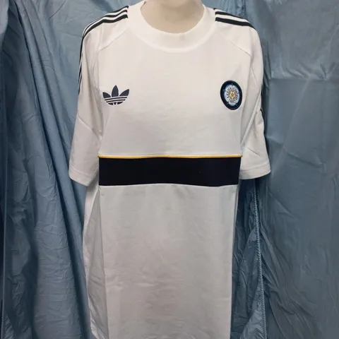 ADIDAS LUFC OG2 TEE – WHITE, UK L