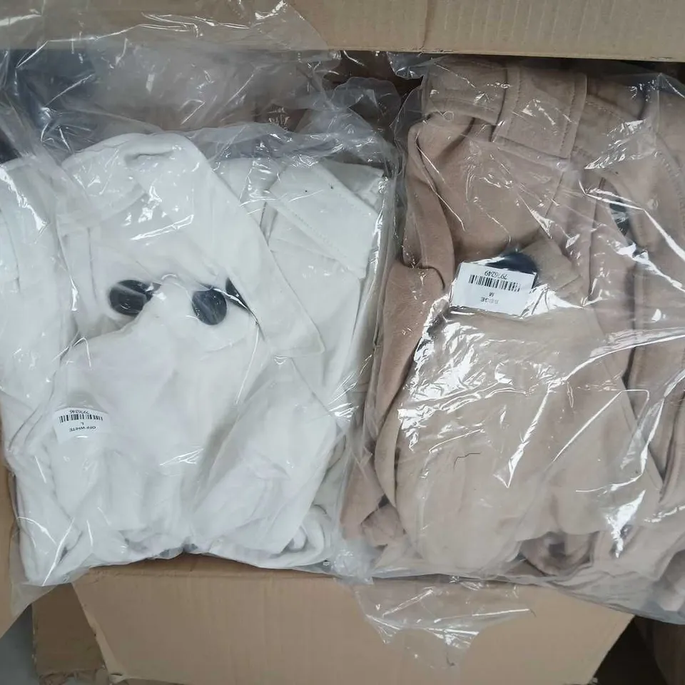 BOX OF APROX 20 JACKETS TO INCLUDE BEIGE IN SIZE M AND WHITE IN SIZE L - COLLECTION ONLY 