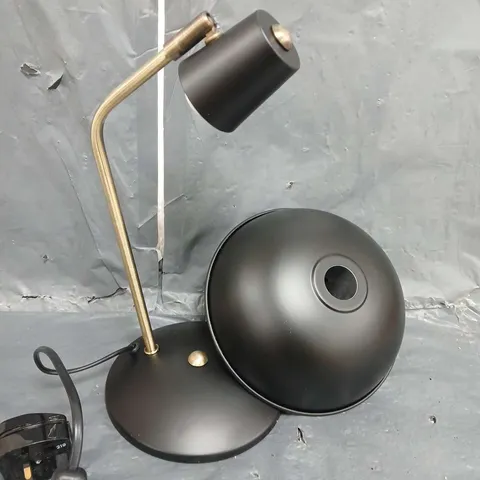 BOXED TABLE LAMP 