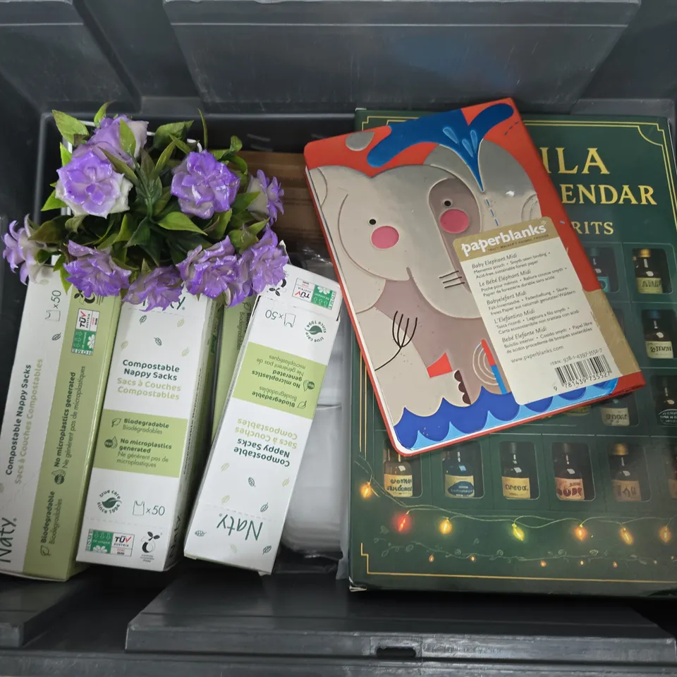 APPROXIMATELY 12 ASSORTED HOUSEHOLD ITEMS TO INCLUDE PAPERBLANKS ELEPHANT NOTEBOOK, LOOPABLE GEAR TIE, TEQUILA ADVENT CALENDER, ETD