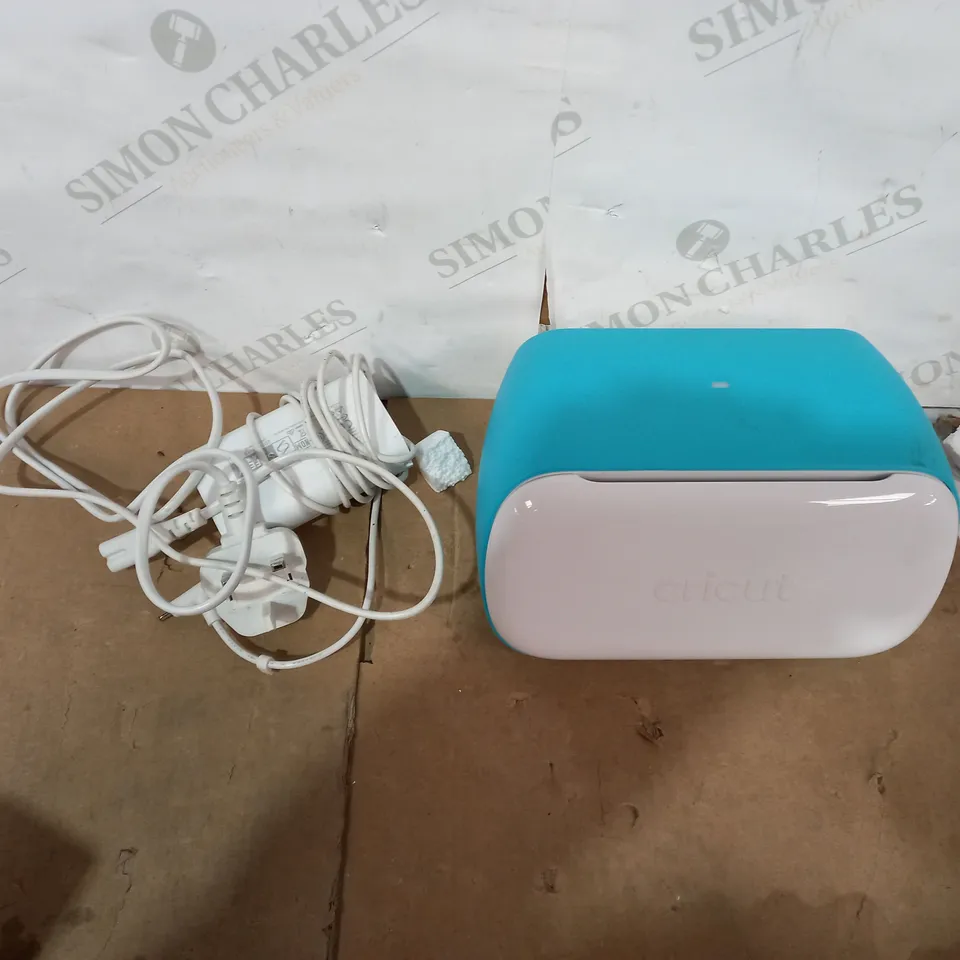 CRICUT JOY: COMPACT CUTTING & WRITING MACHINE