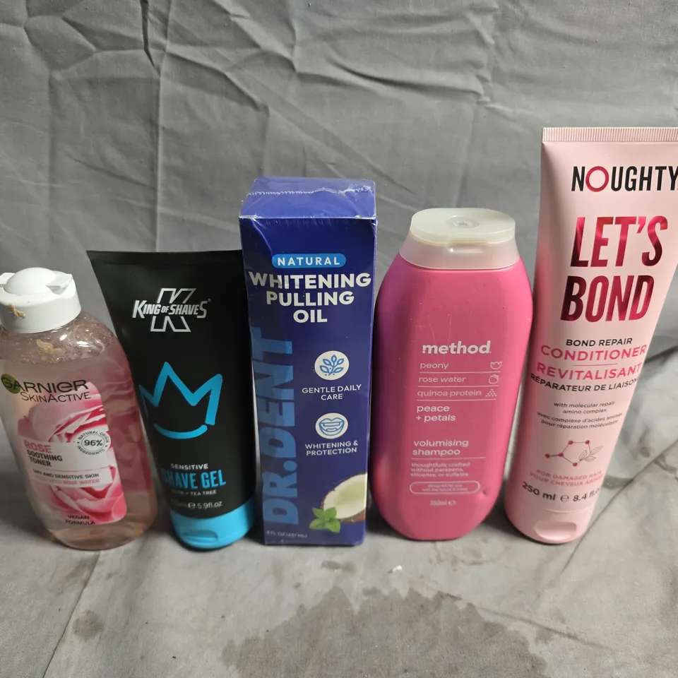 APPROXIMATELY 15 ASSORTED HEALTH & BEAUTY PRODUCTS TO INCLUDE METHOD, GARNIER AND NOUGHTY