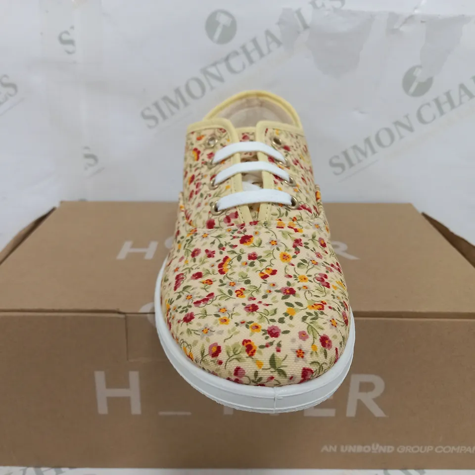 BOXED PAIR OF HOTTER MARLEY YELLOW FLORAL SHOES - UK 6