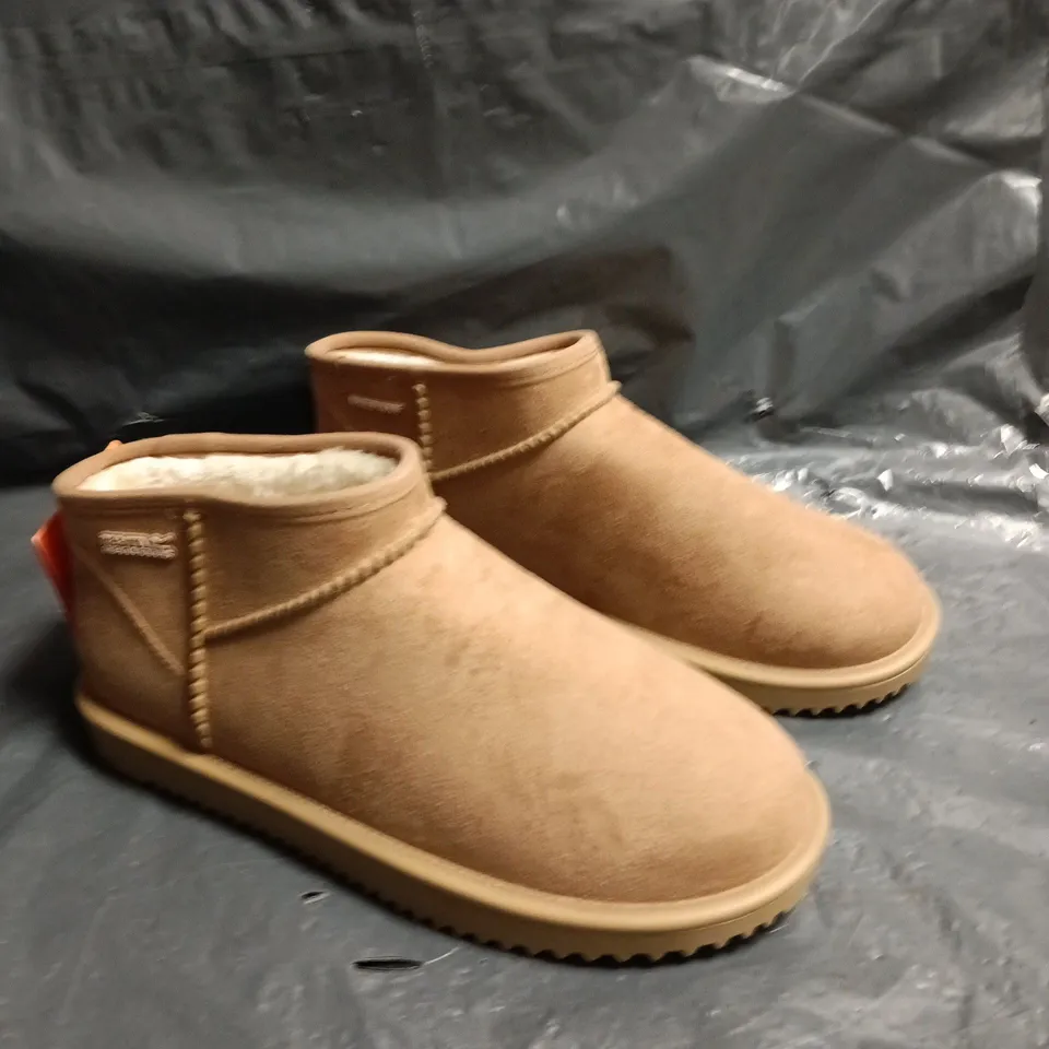 REGATTA GREAT OUTDOORS TAN SUEDE ANKLE BOOTS WITH FAUX SHEARLING LINING SIZE 7