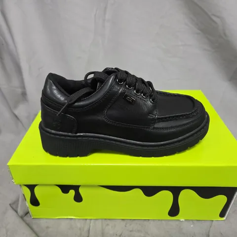 BOXED PAIR OF KOI KIDZ PLAYFUL TREK KIDZ LACE UP SHOES IN BLACK - UK 13K