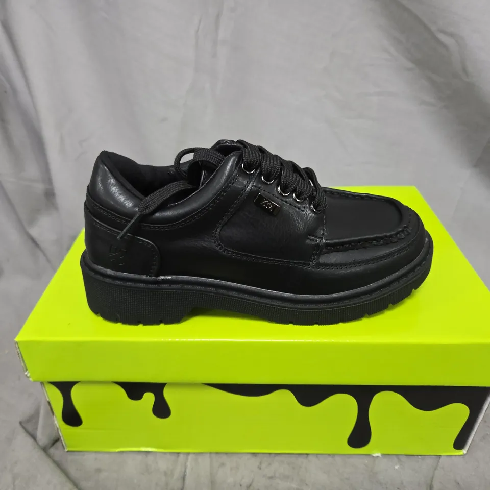 BOXED PAIR OF KOI KIDZ PLAYFUL TREK KIDZ LACE UP SHOES IN BLACK - UK 13K