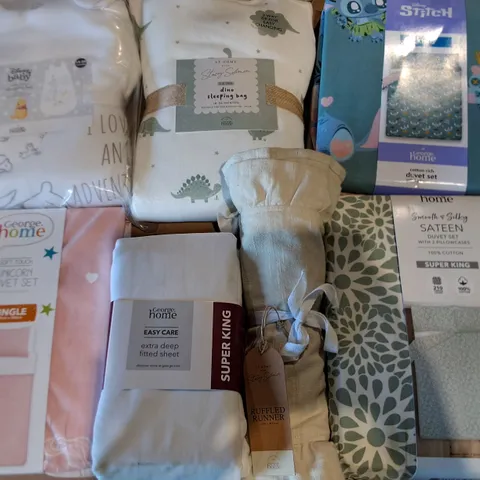 LOT OF APPROXIMATELY 15 ASSORTED BEDDING AND SOFT FURNISHING  ITEMS TO INCLUDE DUVET SETS, SHEETS AND TOWELS 