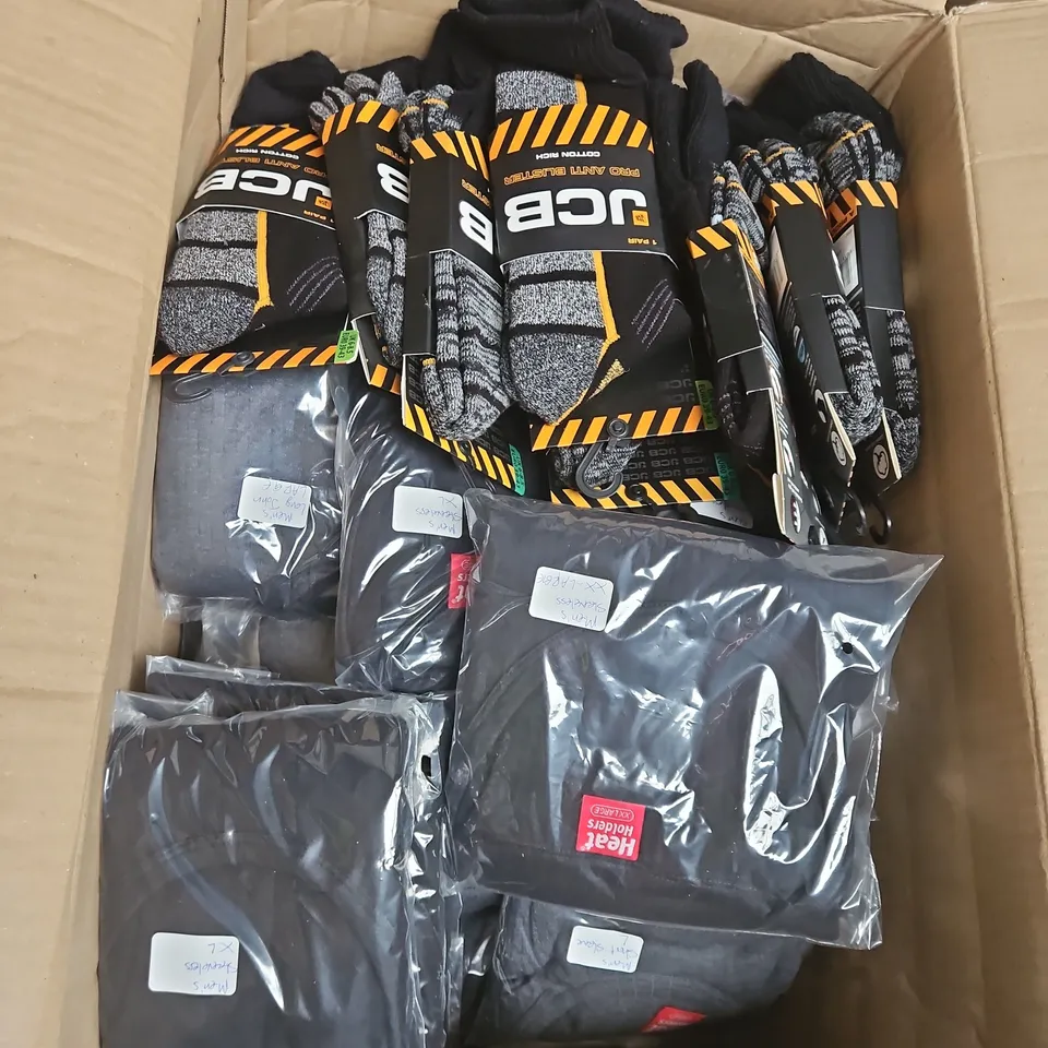 APPROXIMATELY 30 ASSORTED THERMAL CLOTHING ITEMS - VARIOUS SIZES