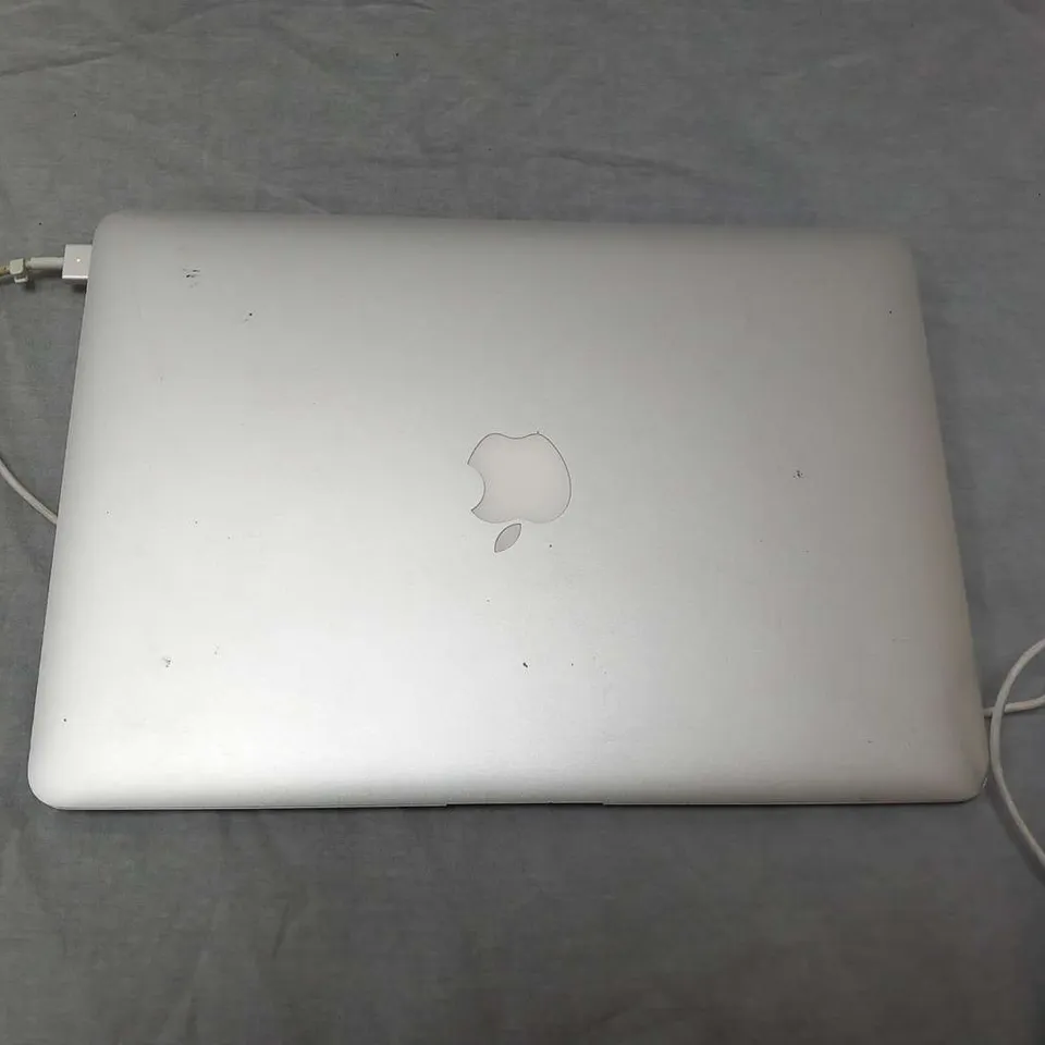 APPLE MAC BOOK AIR 7 2/A1466