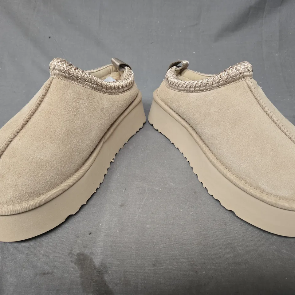 PAIR OF UGG SHOES IN SAND UK SIZE 6