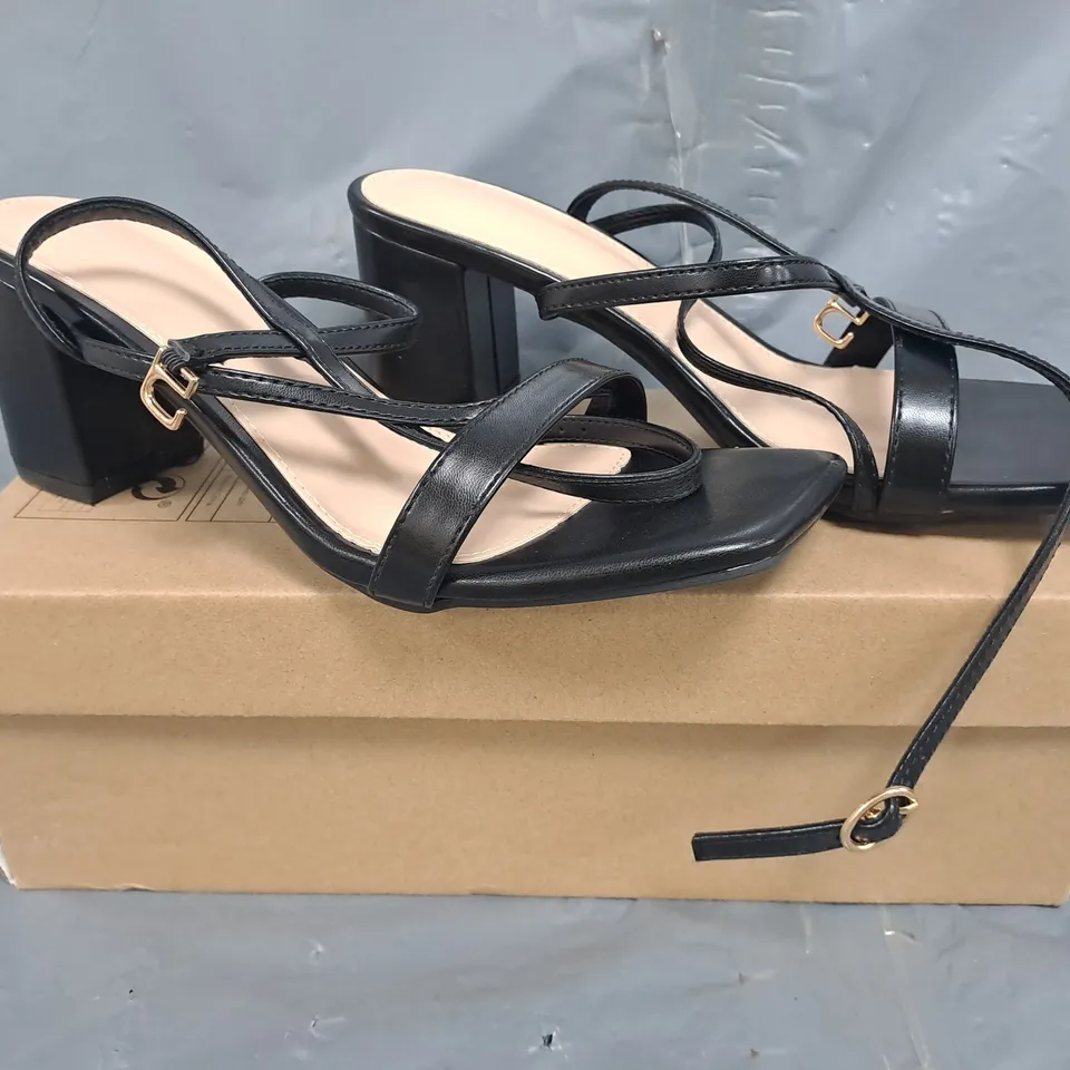 BOXED PAIR OF UNBRANDED OPEN TOE BLOCK HEEL SANDALS IN BLACK SIZE EU 38
