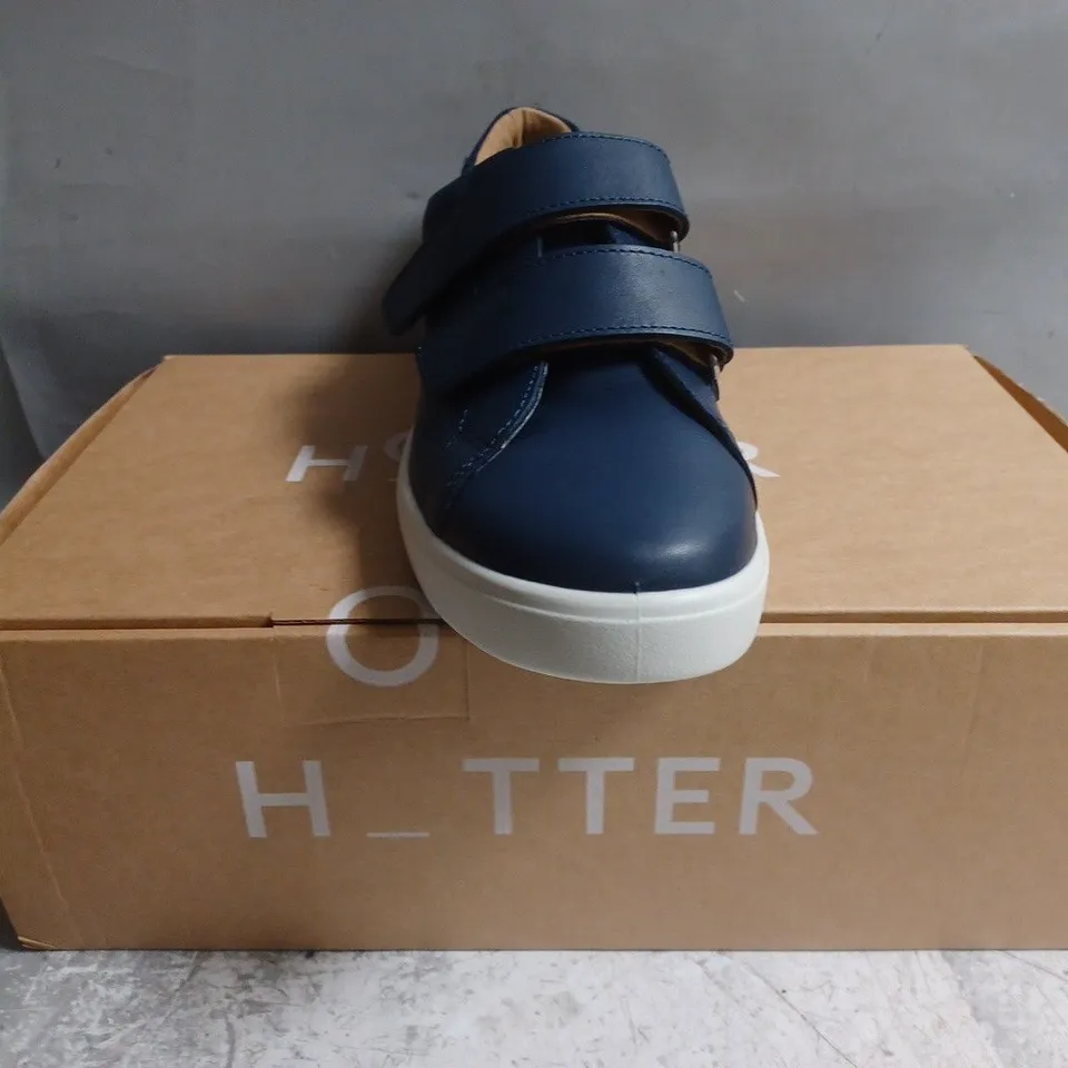 BOXED PAIR OF HOTTER SHOES IN NAVY SIZE UK 6.5