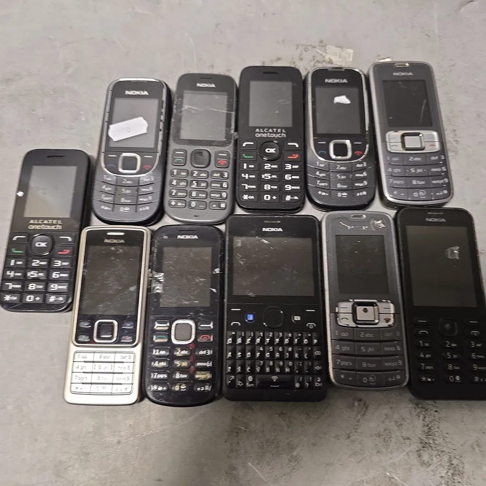SET OF APPROXIMATELY 10 ASSORTED BROKEN PHONES TO INCLUDE - NOKIA & ALCATEL