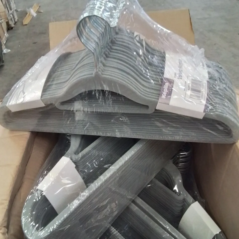 BOX CONTAINING X6 30PKS OF VELVET COAT HANGERS