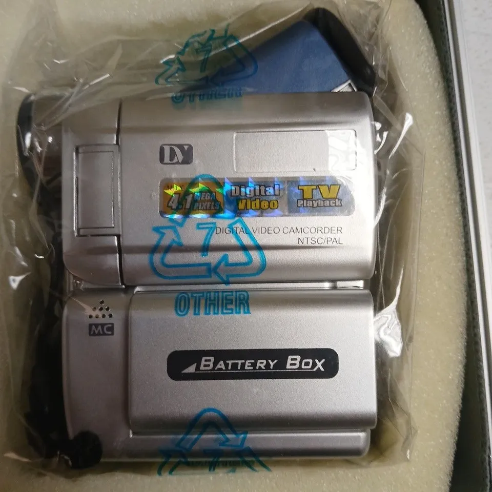 DIGITAL VIDEO CAMCORDER WITH BATTERY BOX IN FOAM-LINED HARD CASE (NTSC/PAL)