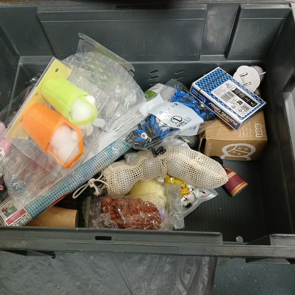 TOTE OF ASSORTED TOYS AND ACCESSORIES TO INCLUDE; KIDZ LABS FIZZY BUBBLE LABS, OLD MAID CLASSIC CARD GAMES AND SPIDERMAN FIGURE