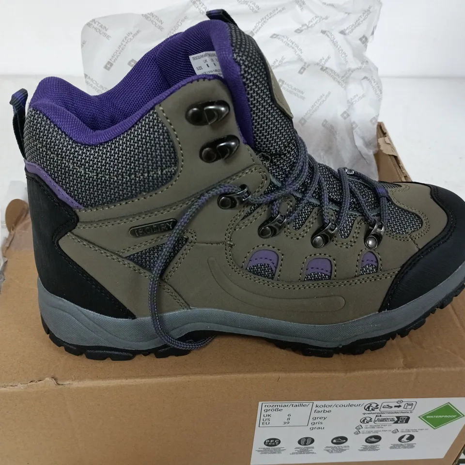 ADVENTURER WOMANS WATERPROOF BOOTS SIZE 6