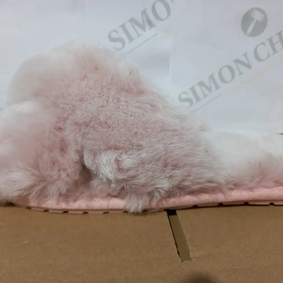 PAIR OF EMU AUSTRALIA MAYBERRY FROST SLIPPERS (PINK), SIZE 6 UK