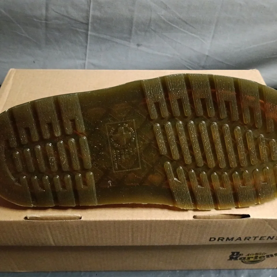 BOXED PAIR OF DR. MARTENS SHORE SANDALS – SAVANNAH TAN, UK 8 (EU 42)