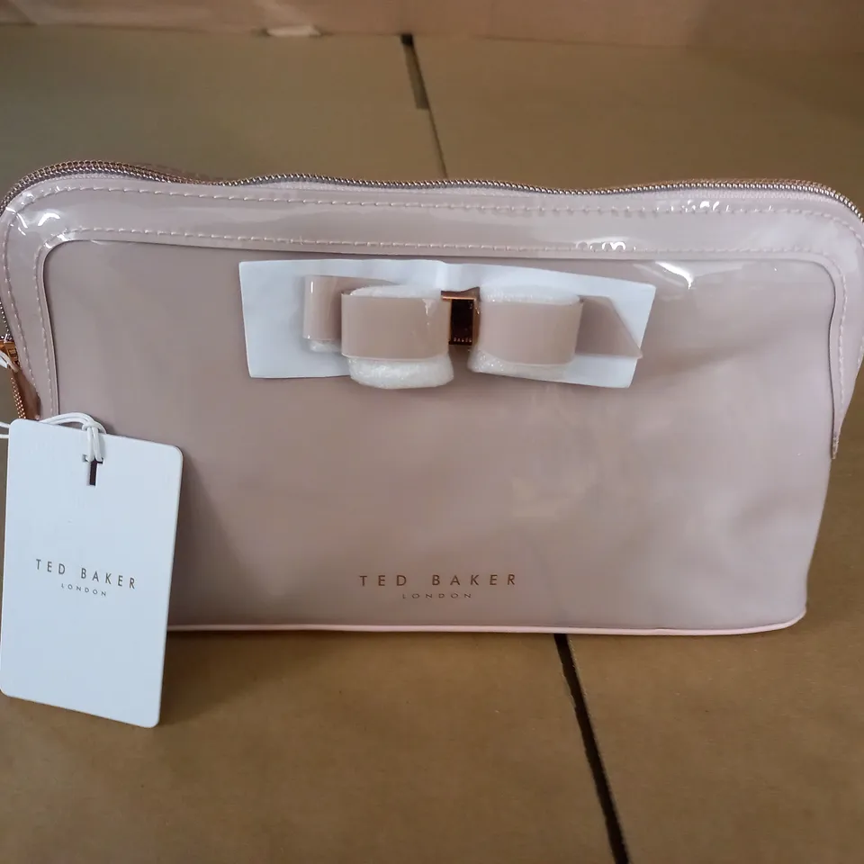 TED BAKER LARGE BOW WASHBAG IN PINK