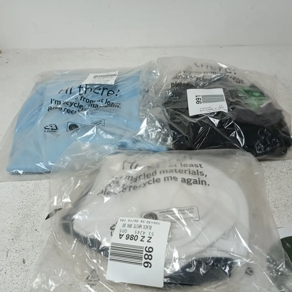 BOX OF APPROXIMATELY 20 ASSORTED CLOTHING ITEMS OF VARIOUS STYLES AND SIZES TO INCLUDE SWIMSUIT, BRAS, LIGHT BLUE T SHIRT ETC