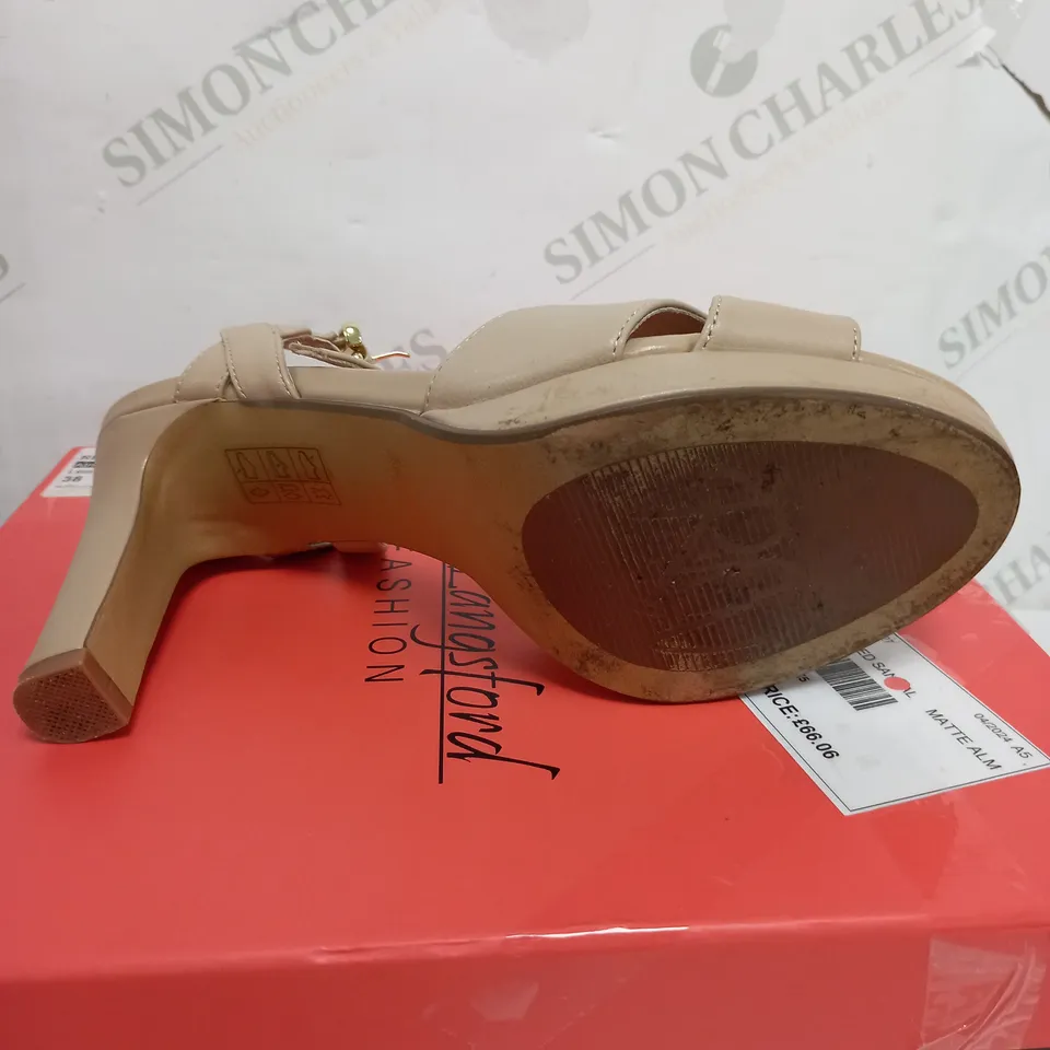 RUTH LANGSFORD BOXED HEELED SANDAL BIEGE SIZE 5
