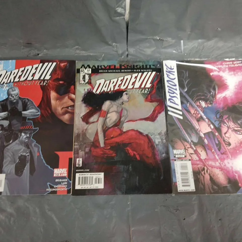 APPROXIMATELY 16 ASSORTED MARVEL COMICS TO INCLUDE; DAREDEVIL FANTASTIC FOUR, MOON KNIGHT AND PSYLOCKE