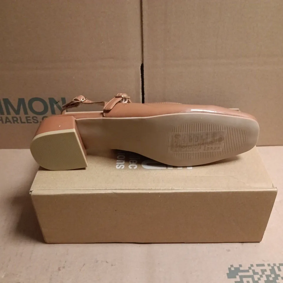 BOXED PAIR OF BLOCK HEEL SLINGBACK PUMPS - 7