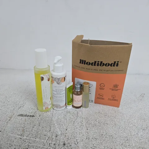 APPROXIMATELY 30 ASSORTED ITEMS TO INCLUDE MODIBODI CLASSIC BIKINI, JANE SCRIVNER DUO, MARGARET DABBS PULSE POINT OIL, ETC - COLLECTION ONLY