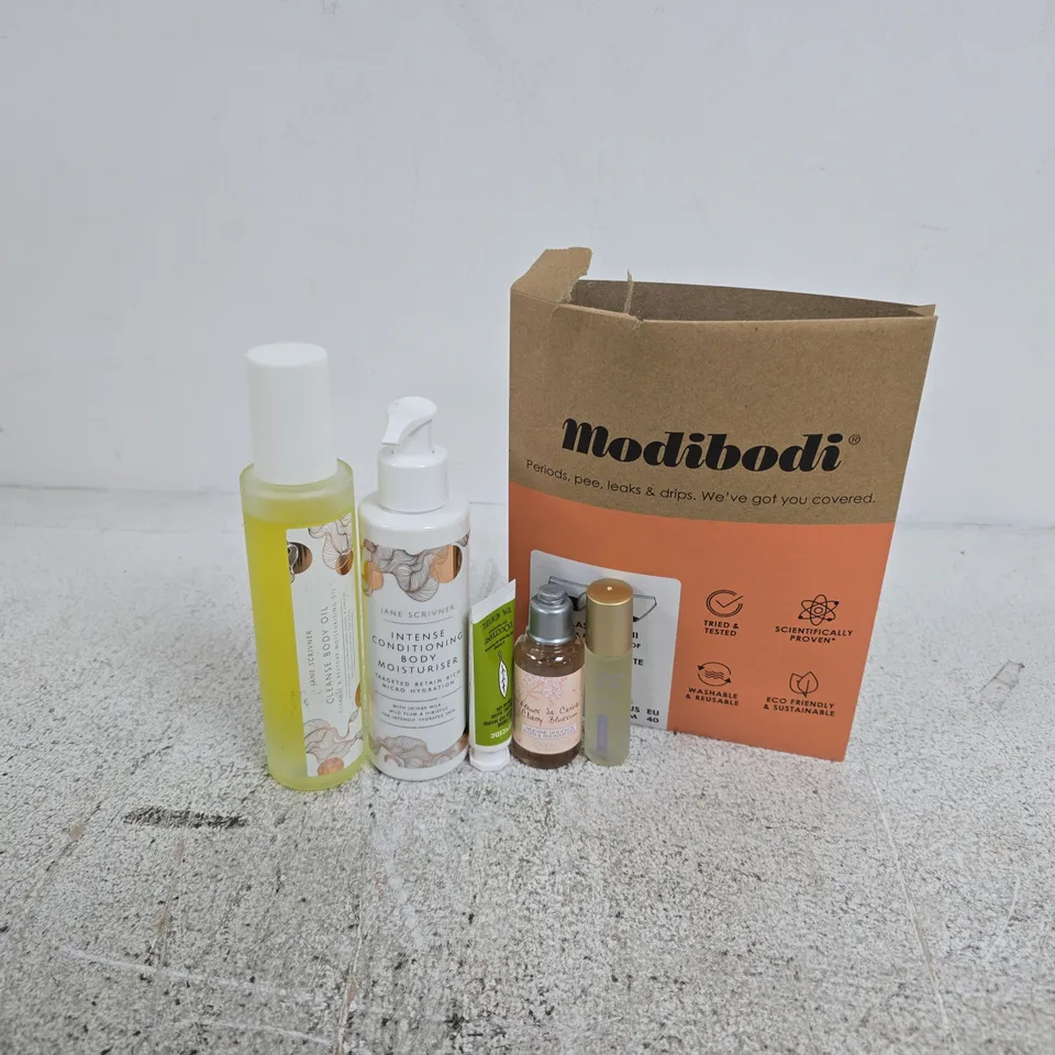 APPROXIMATELY 30 ASSORTED ITEMS TO INCLUDE MODIBODI CLASSIC BIKINI, JANE SCRIVNER DUO, MARGARET DABBS PULSE POINT OIL, ETC - COLLECTION ONLY