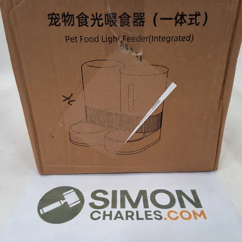 BOXED PET FOOD LIGHT FEEDER (INTEGRATED)