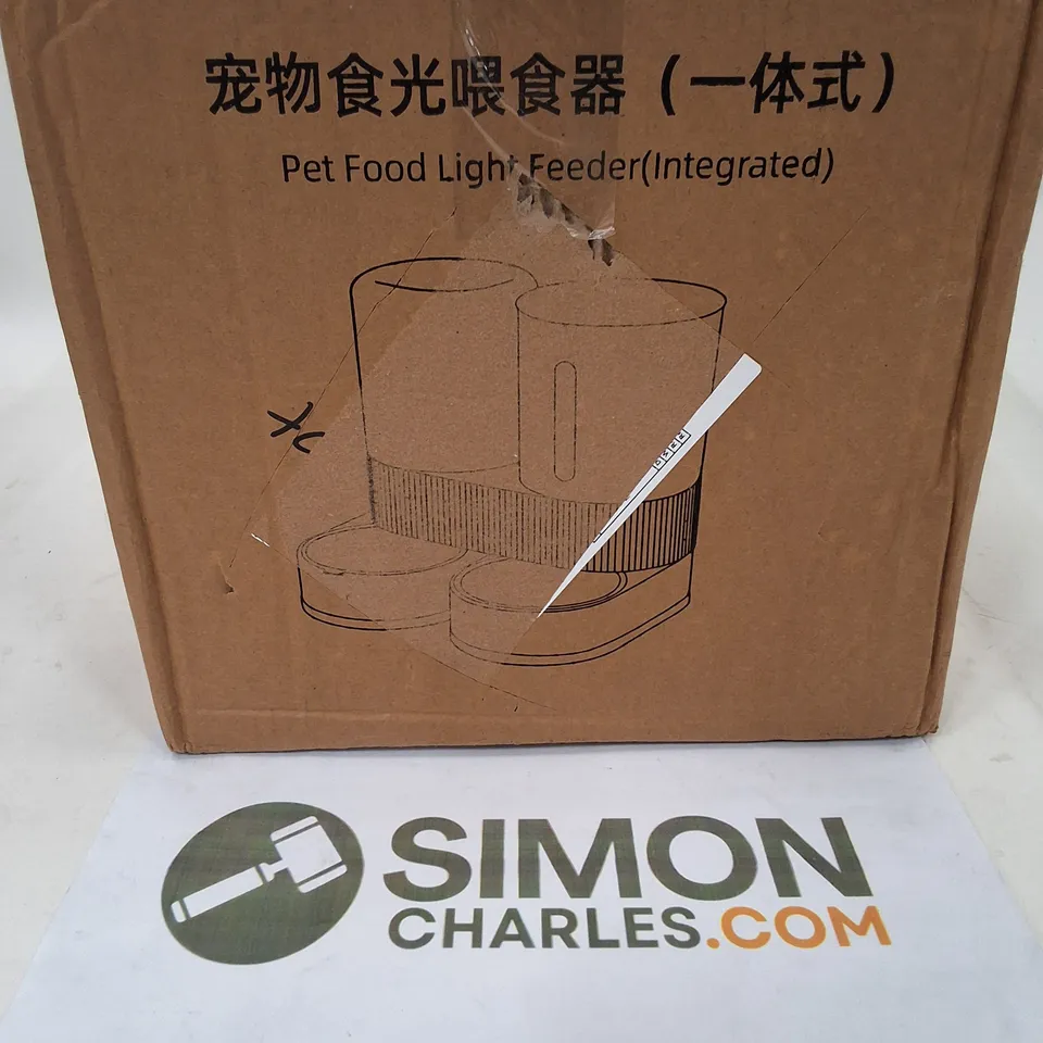 BOXED PET FOOD LIGHT FEEDER (INTEGRATED)