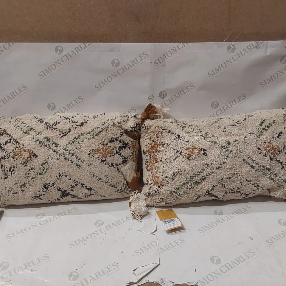 BAGGED GEOMETRIC RECTANGULAR THROW CUSHION - SET OF 2