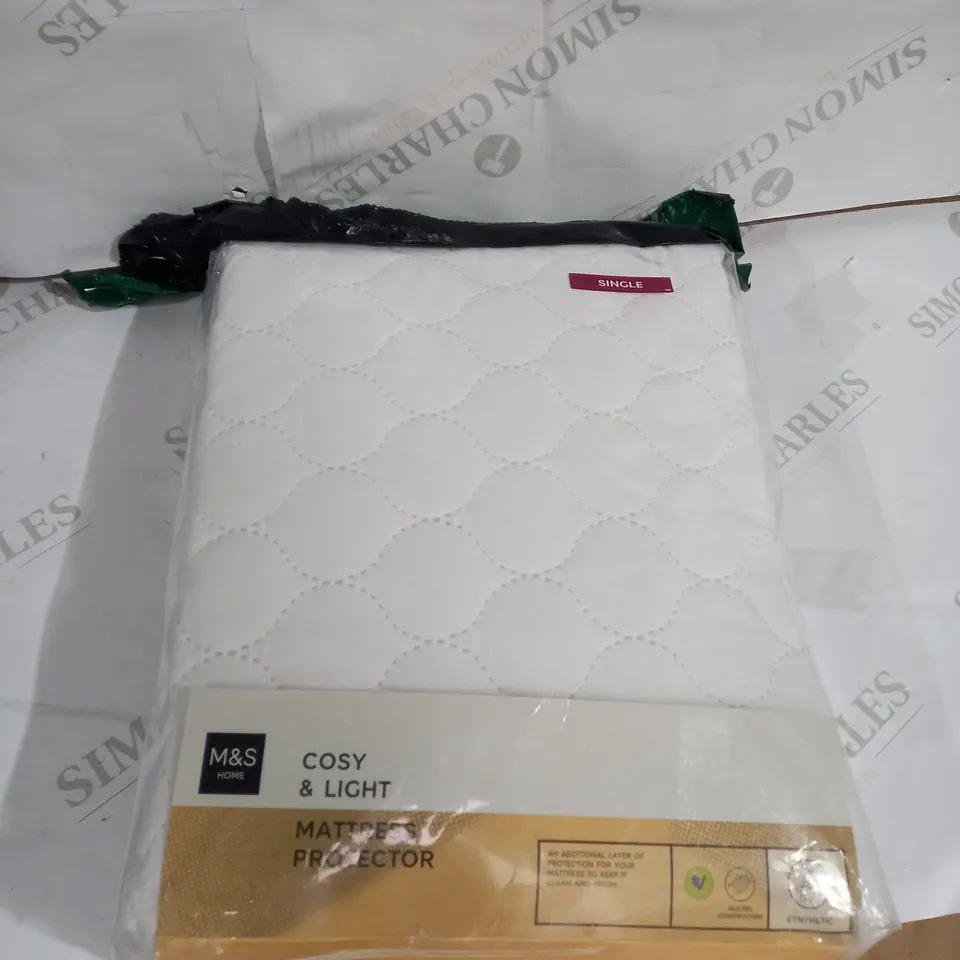 M&S COSY & LIGHT MATTRESS PROTECTOR 