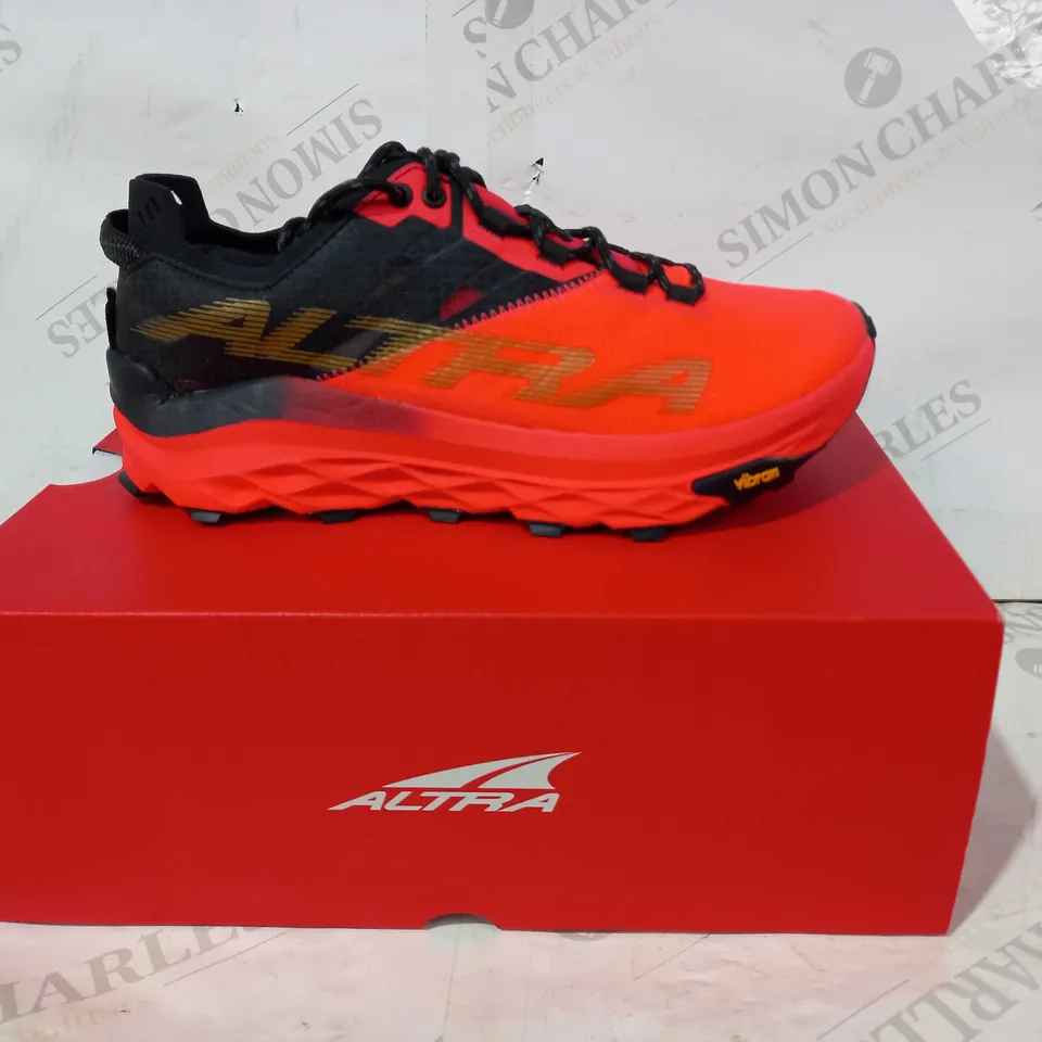 BOXED PAIR OF ALTRA TRAINERS IN RED/BLACK UK SIZE 5