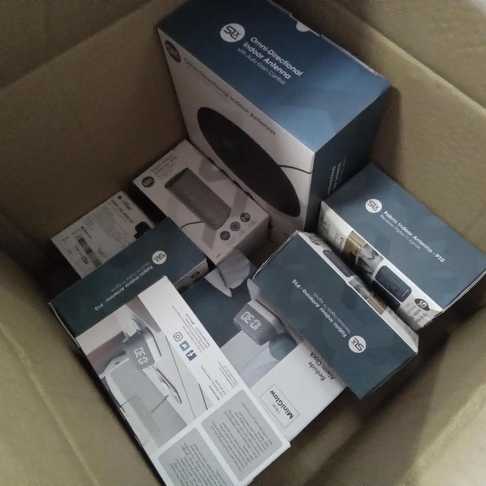 PALLET OF ASSORTED ELECTRONICS INCLUDING SLX 1.8M 3 GANG EXTENSION SOCKET, SLX FABRIC INDOOR ANTENNA - P10, SLX 5M DOUBLE PHONO CABLE, PHILEX RADIO FM RIBBON AERIAL 