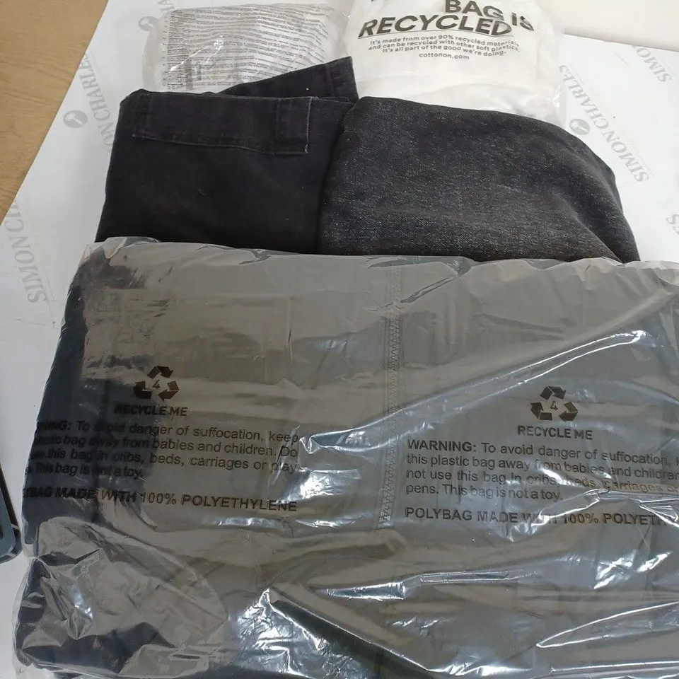 BOX OF ASSORTED CLOTTING ITEMS TOO INCLUDE COATS , JEANS SAND TOPS