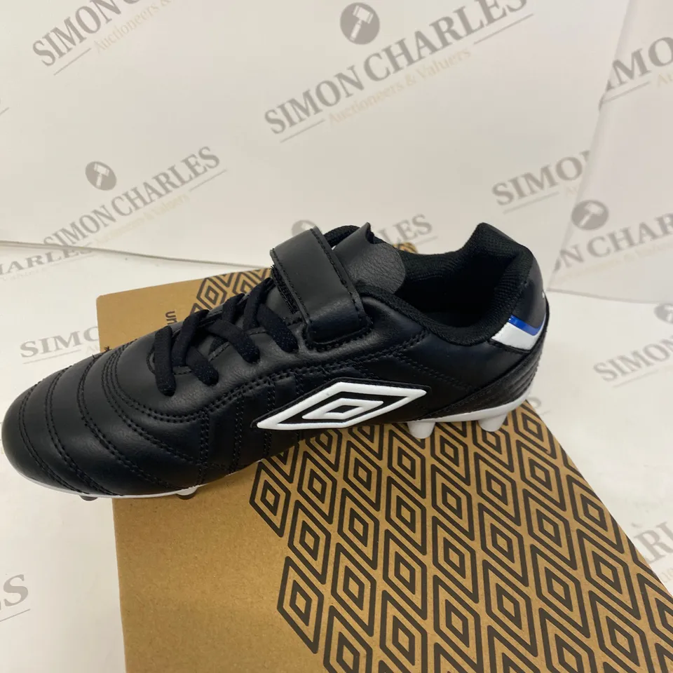 BOXED PAIR OF UMBRO BLACK FOOTBALL BOOTS SIZE 1
